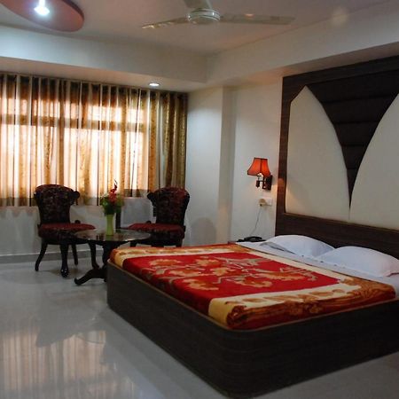 Hotel Grand Arjun Rāipur Kültér fotó