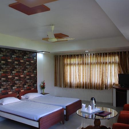 Hotel Grand Arjun Rāipur Kültér fotó