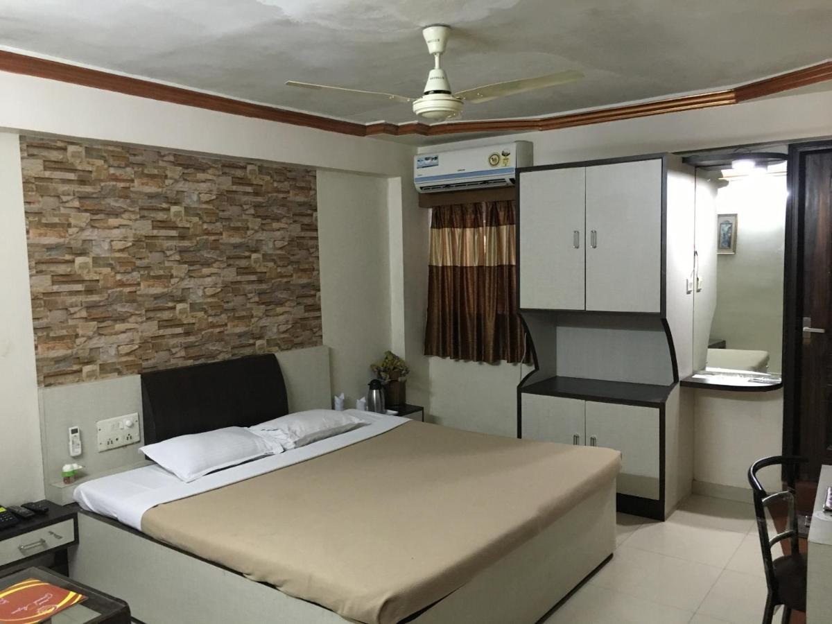 Hotel Grand Arjun Rāipur Kültér fotó