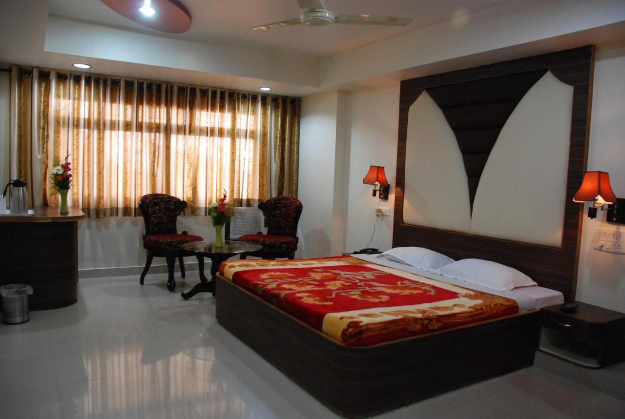 Hotel Grand Arjun Rāipur Kültér fotó