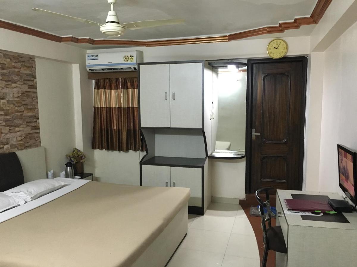 Hotel Grand Arjun Rāipur Kültér fotó
