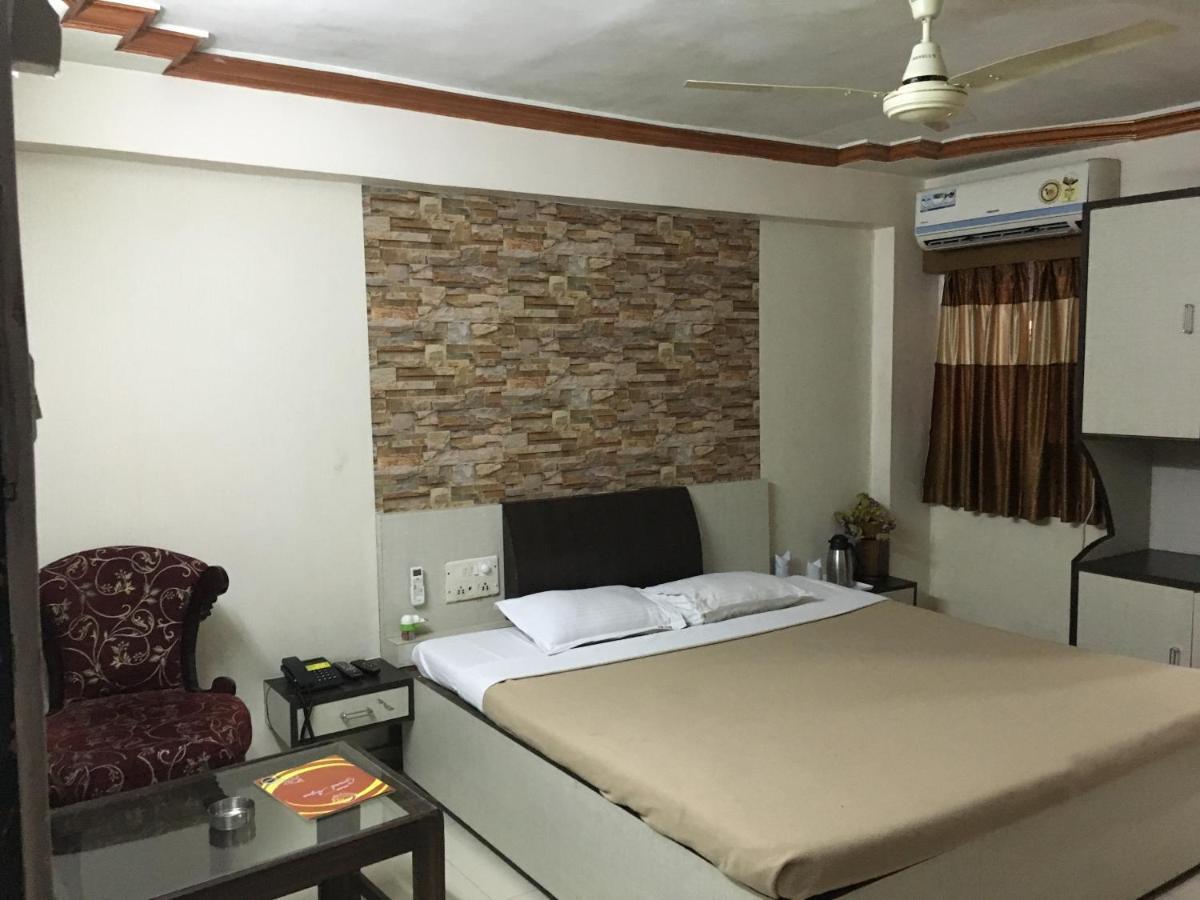 Hotel Grand Arjun Rāipur Kültér fotó