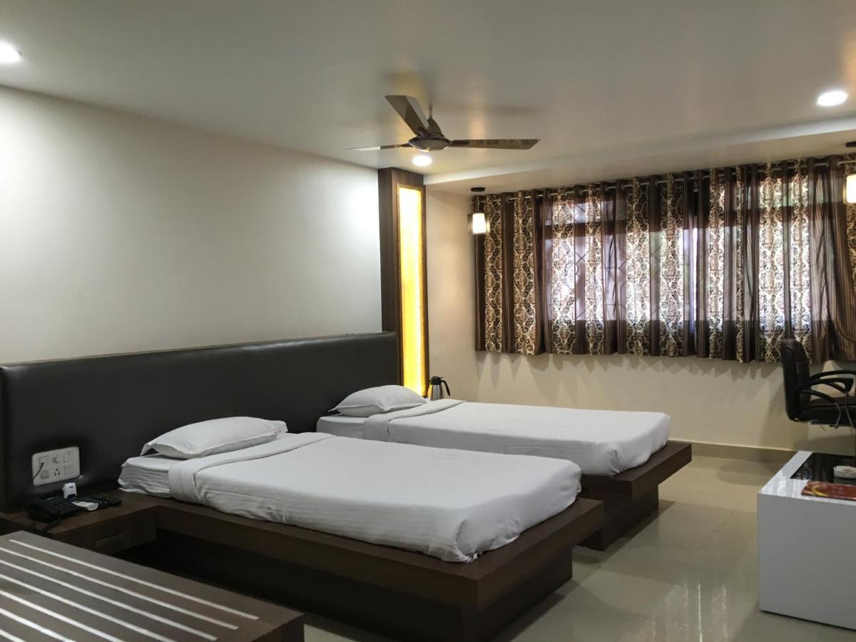 Hotel Grand Arjun Rāipur Kültér fotó