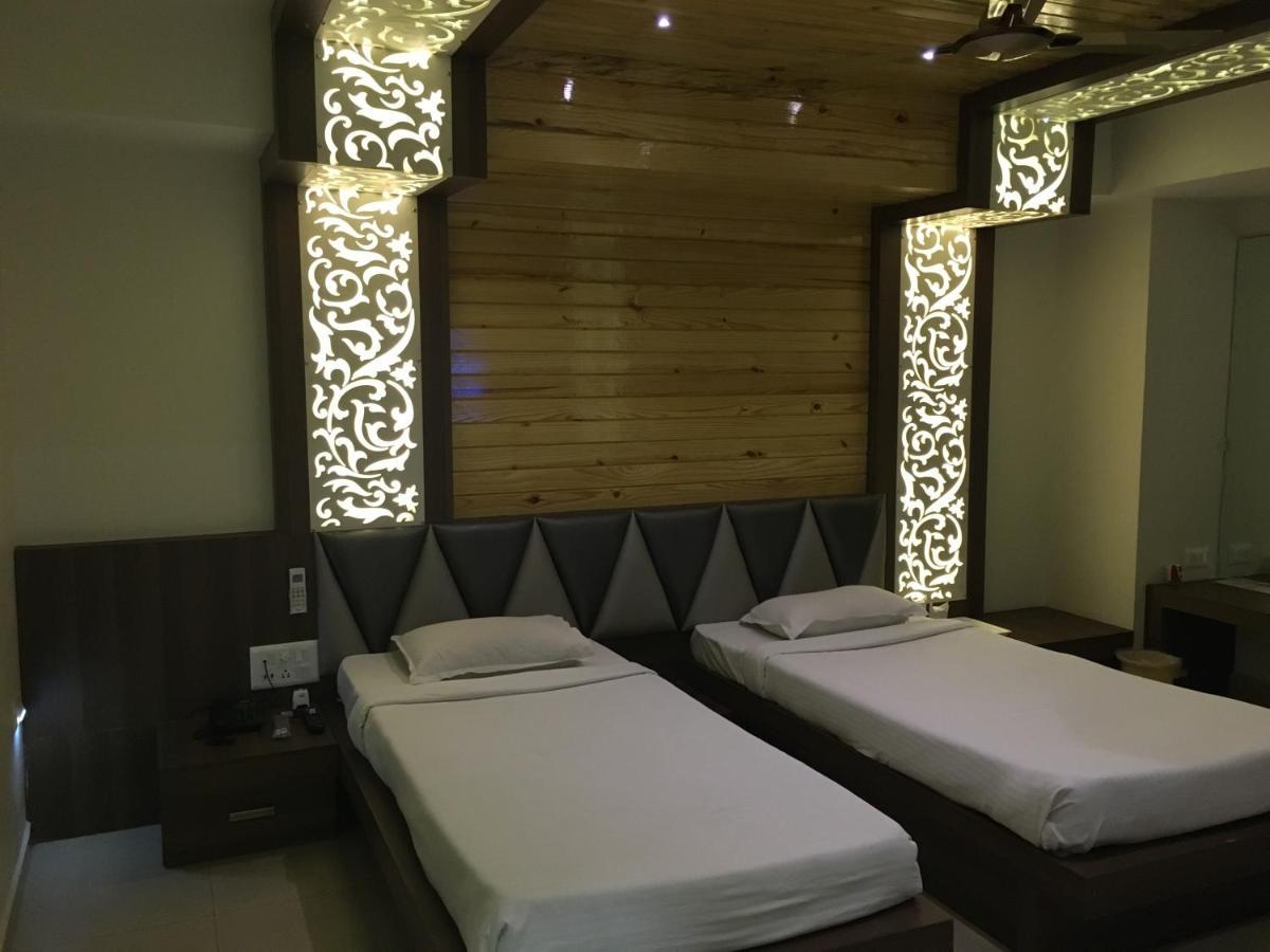Hotel Grand Arjun Rāipur Kültér fotó