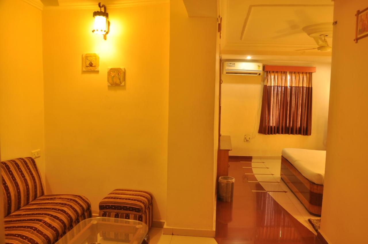 Hotel Grand Arjun Rāipur Kültér fotó