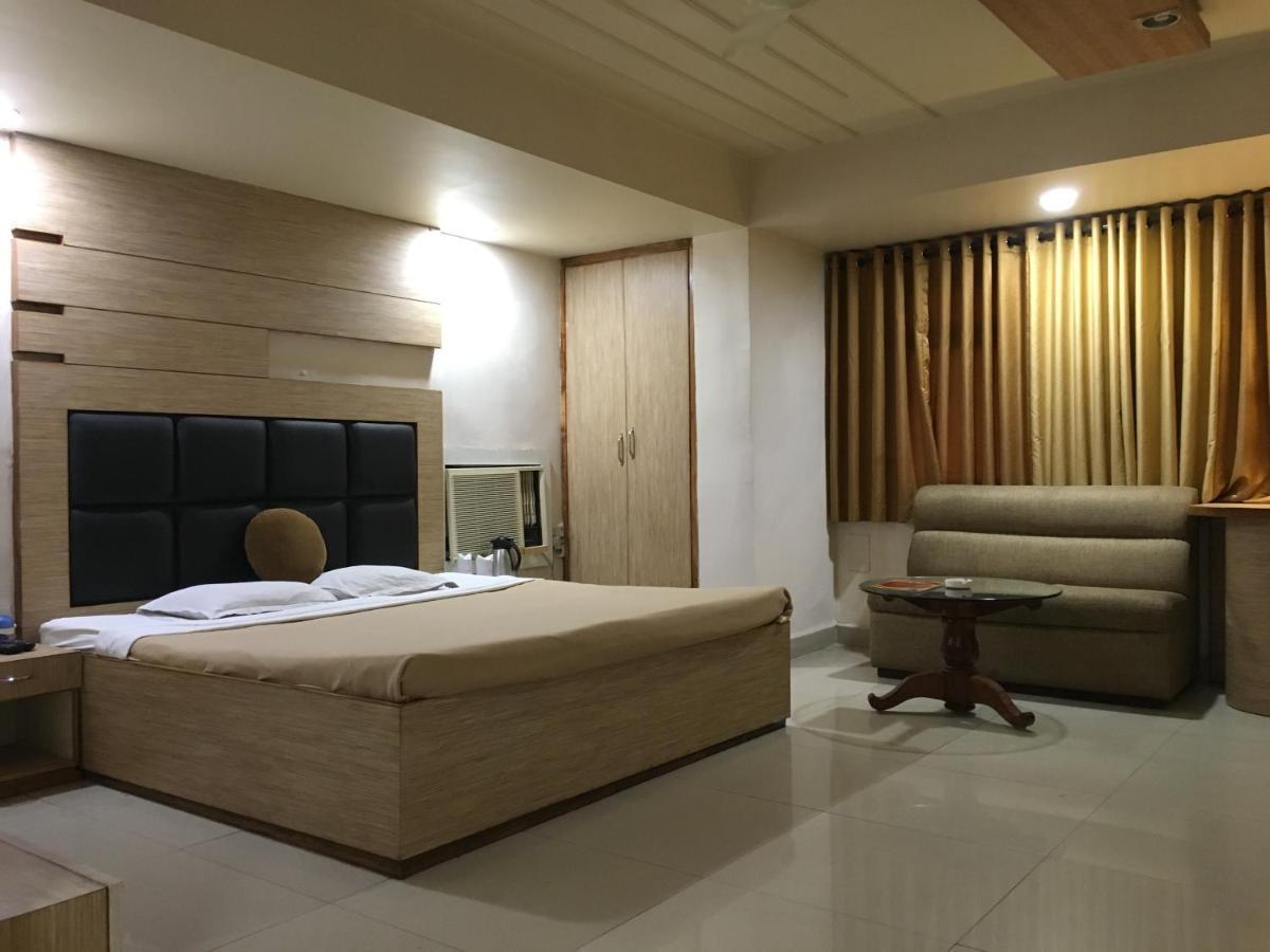 Hotel Grand Arjun Rāipur Kültér fotó