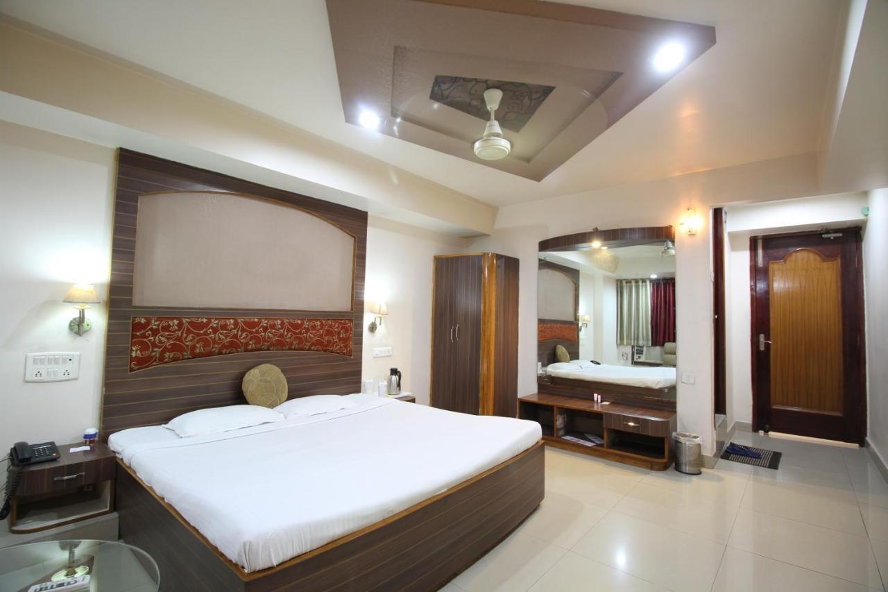 Hotel Grand Arjun Rāipur Kültér fotó