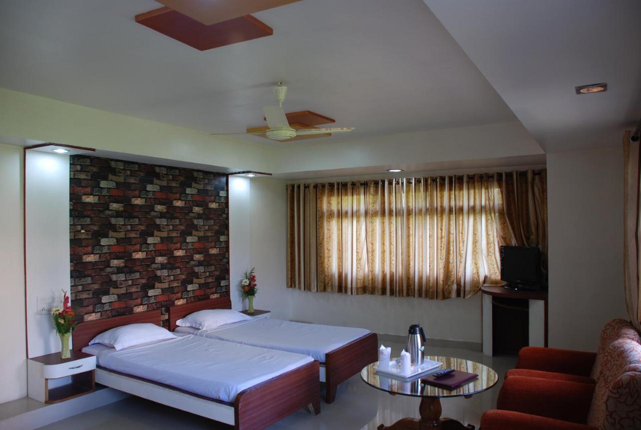 Hotel Grand Arjun Rāipur Kültér fotó