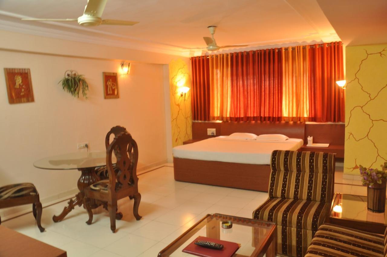 Hotel Grand Arjun Rāipur Kültér fotó
