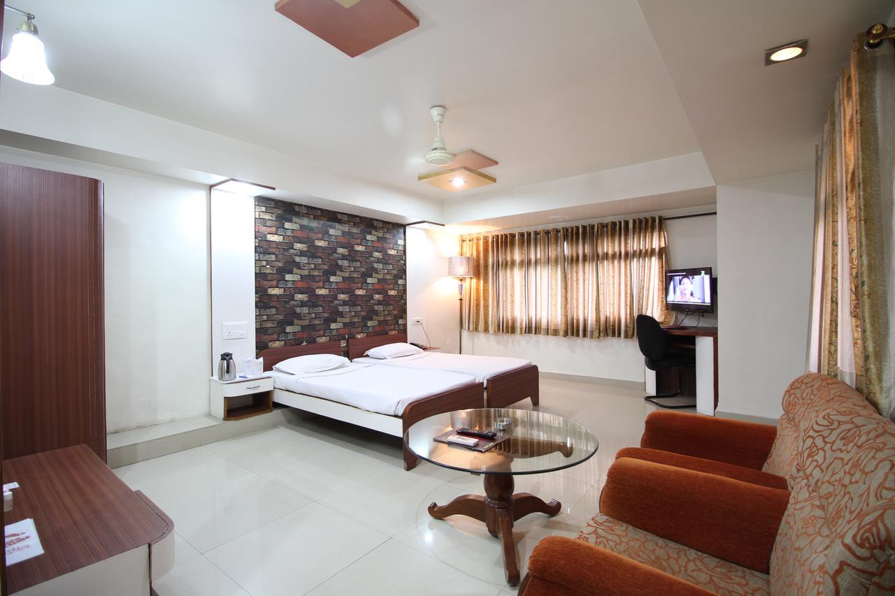 Hotel Grand Arjun Rāipur Kültér fotó