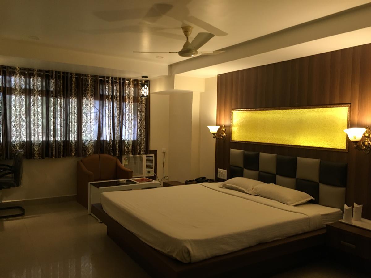 Hotel Grand Arjun Rāipur Kültér fotó