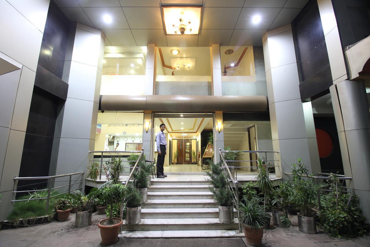 Hotel Grand Arjun Rāipur Kültér fotó