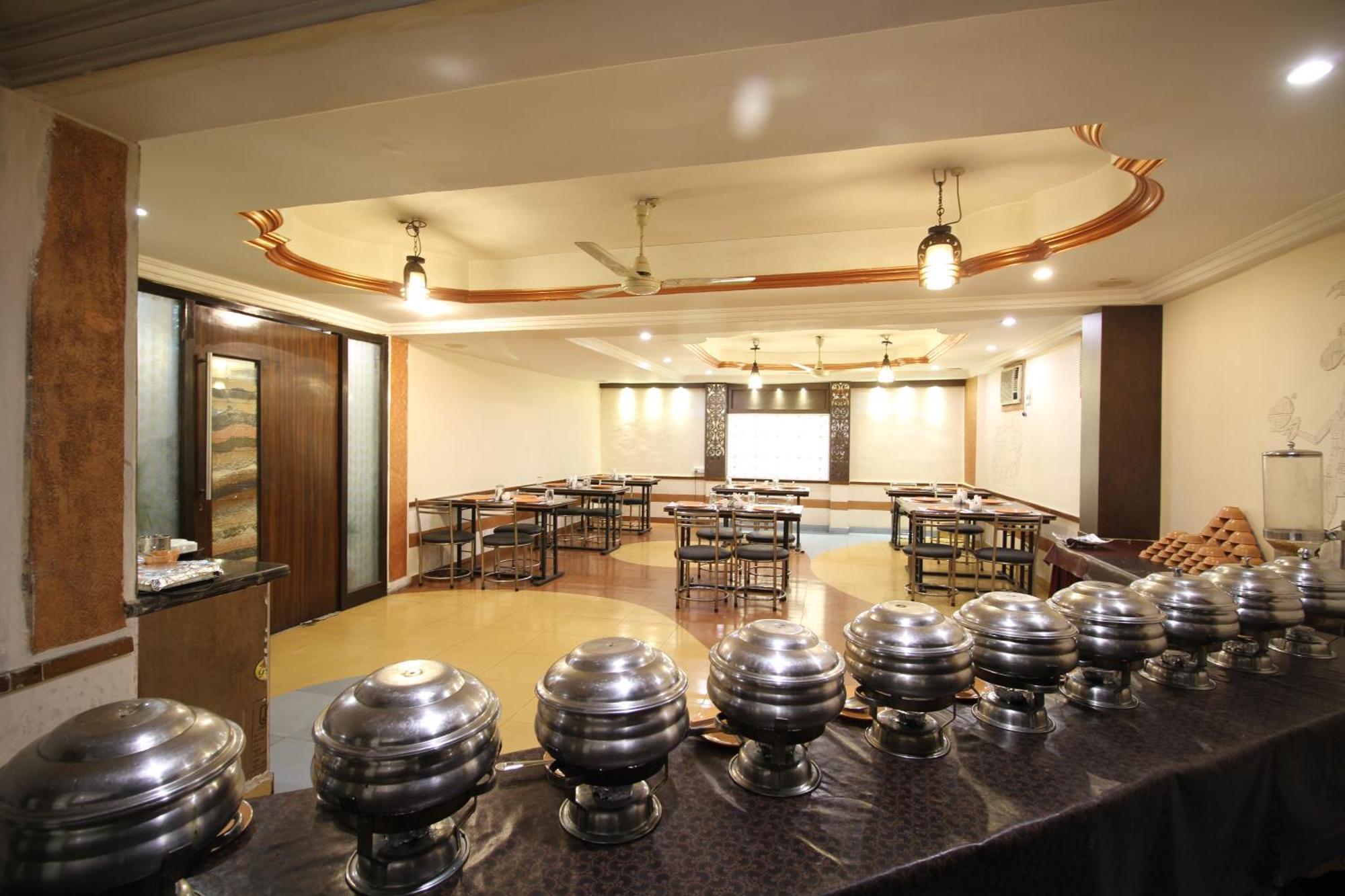 Hotel Grand Arjun Rāipur Kültér fotó