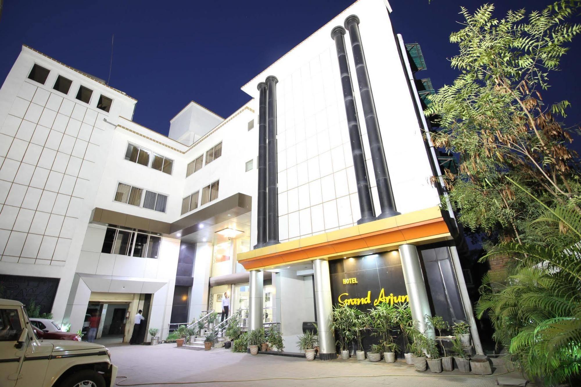 Hotel Grand Arjun Rāipur Kültér fotó
