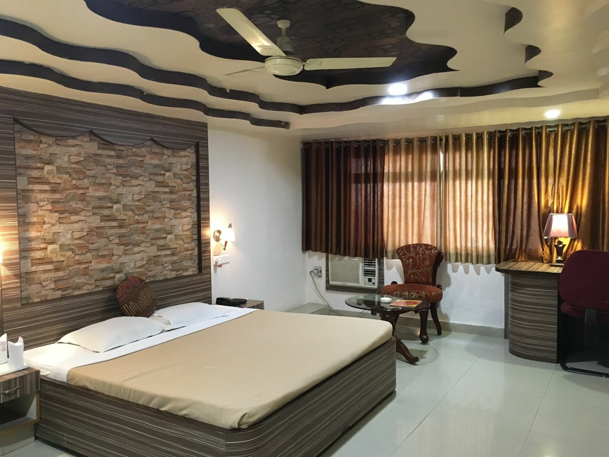 Hotel Grand Arjun Rāipur Kültér fotó